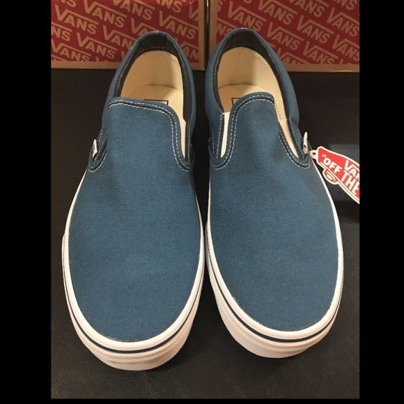 Vans men size 8.5 navy slip ons - new in box - Picture 1 of 3